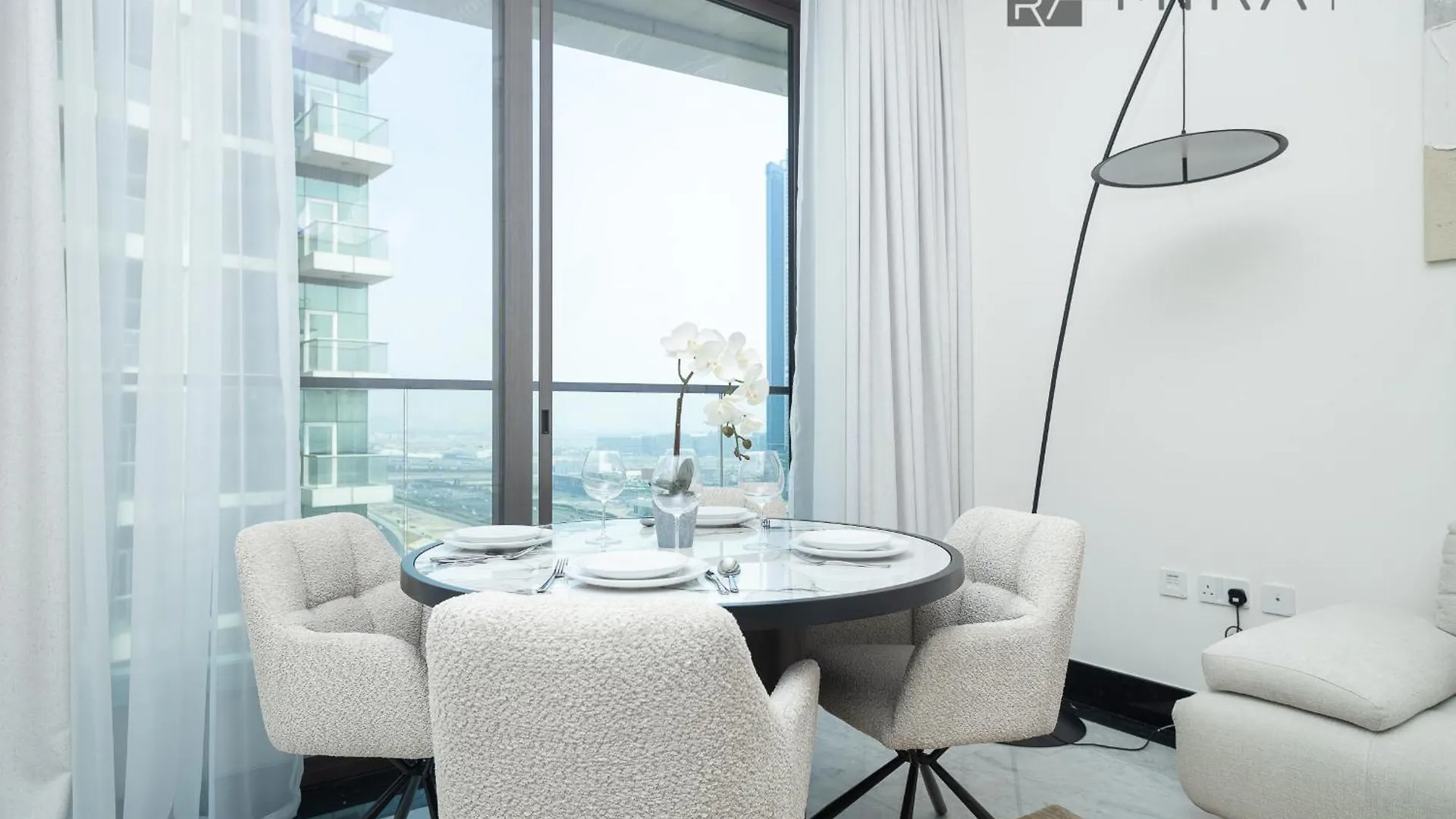 Mira Holiday Homes - Beautiful 2 Bedroom With Canal View In Business Bay Dubai Apartment