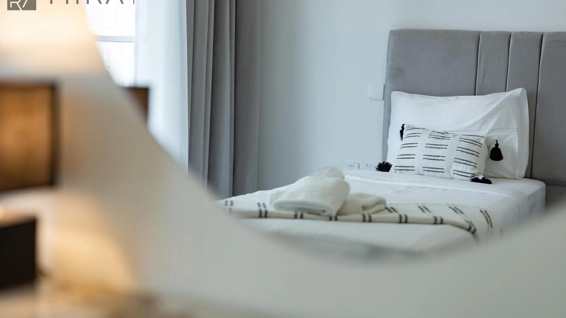Mira Holiday Homes - Beautiful 2 Bedroom With Canal View In Business Bay Dubai Apartment