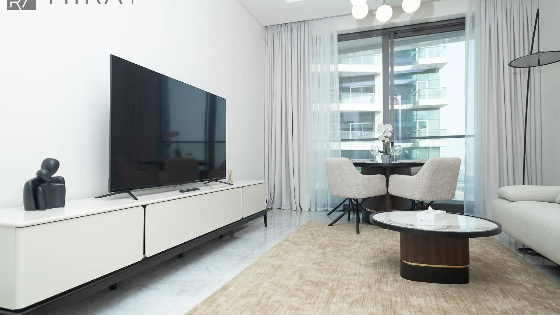 Mira Holiday Homes - Beautiful 2 Bedroom With Canal View In Business Bay Dubai Apartment